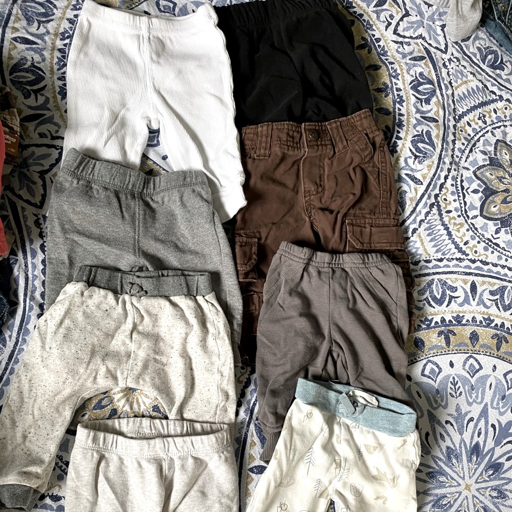 0-3 baby boy pants Smoke freeLet free. No stains.